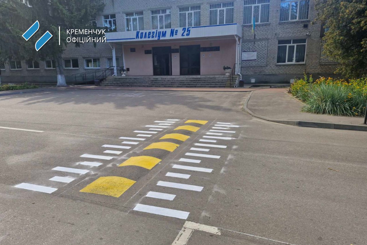 У Кременчуці оновлюють дорожню розмітку біля шкіл та дитсадків - Новини Кременчука0