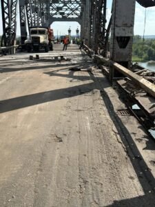 Наслідки атаки шахедами по Крюківському мосту - Новини Кременчука3