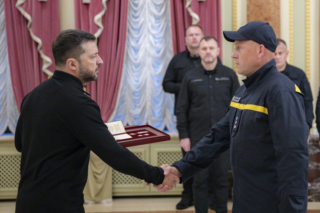 Зеленський відзначив нагородами рятувальників Полтавщини - Новини Кременчука0