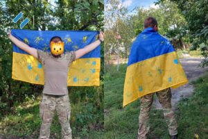 «Дитячі долоньки проти війни»: у Кременчуці малеча створила оберіг для військових3