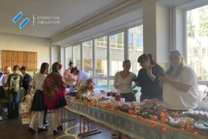 У Кременчуці гімназія №28 провела благодійний ярмарок на підтримку ЗСУ1