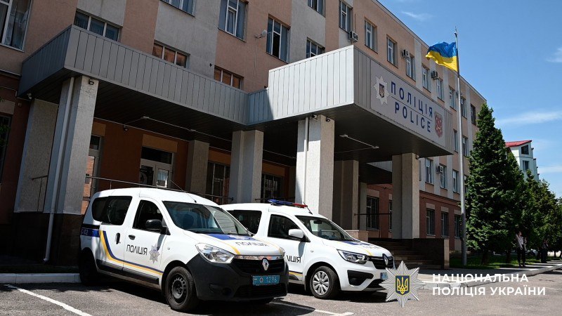 У Полтаві встановили водія, який пошкодив спортивний майданчик0