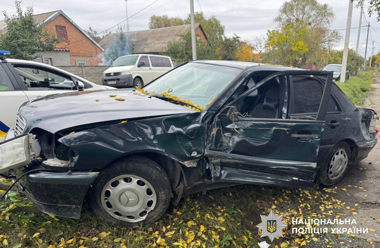 Поліція Полтавщини розслідує смертельну ДТП: пішохідка загинула після наїзду Mercedes0