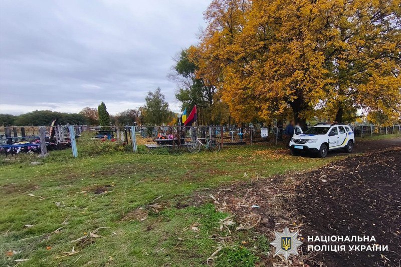 У Миргородському районі поліція розслідує факт наруги над могилою0