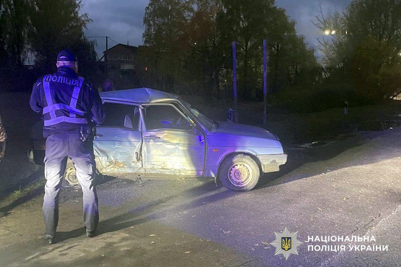На Полтавщині поліція з’ясовує обставини ДТП у Миргороді, де травмувався водій ВАЗу0