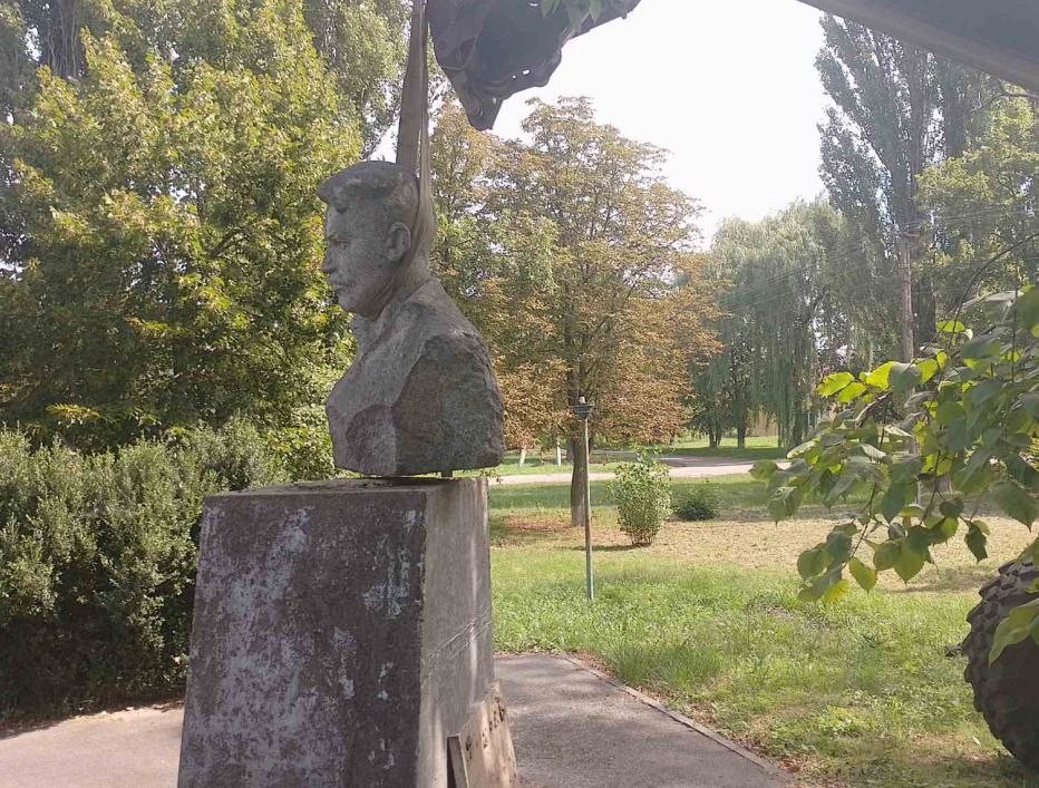 У двох громадах Полтавщини демонтували пам&rsquo;ятники особам, причетним до подій, що спричинили Голодомор