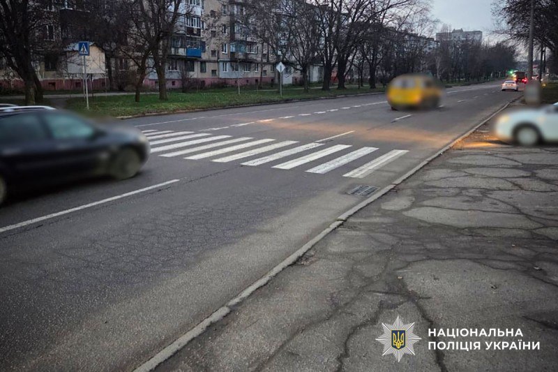 Поліція Кременчука розшукує очевидців ДТП та автомобіль, причетний до наїзду на пішохода