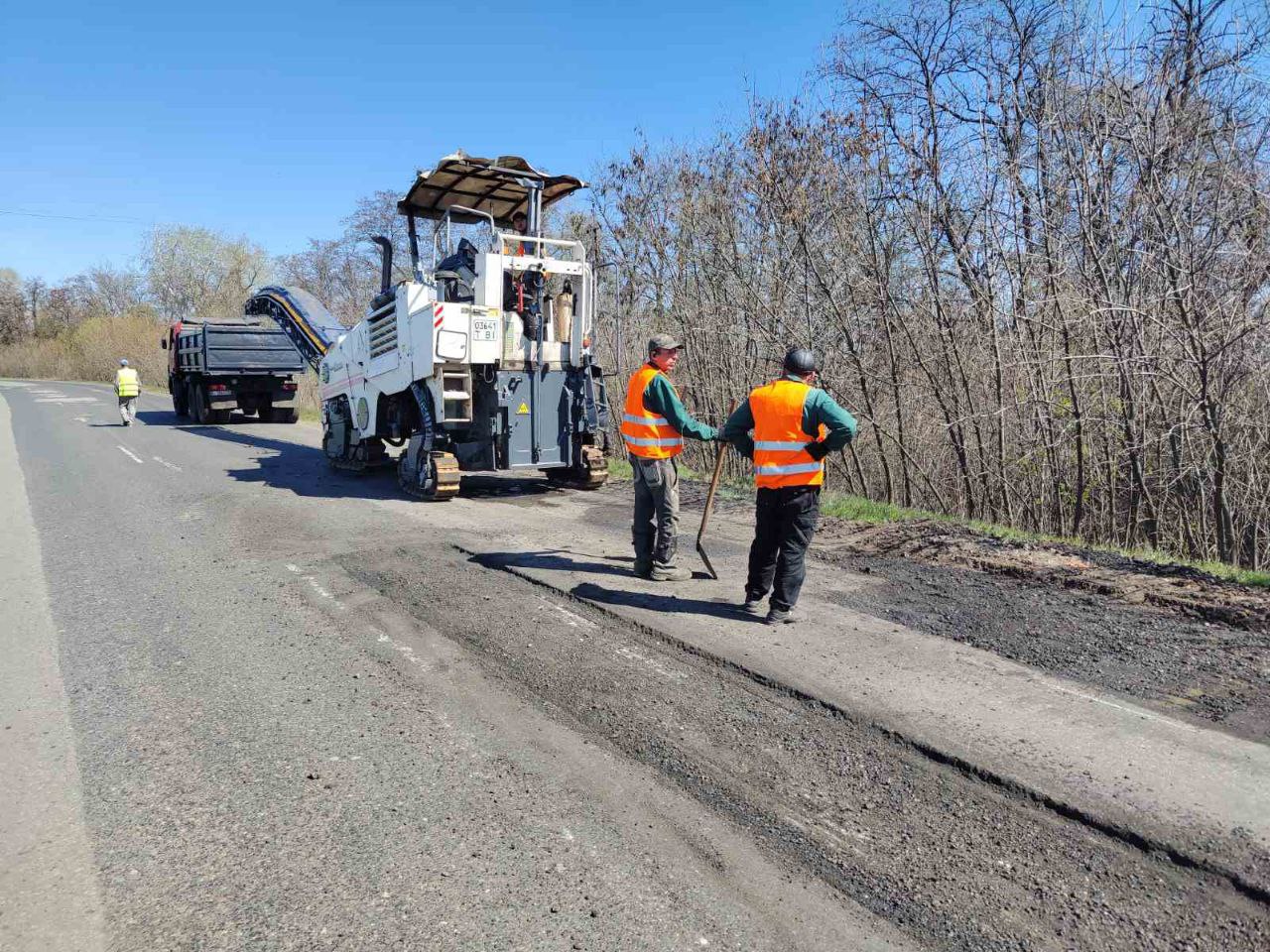 На Полтавщині розпочали відновлення пошкоджених ділянок траси Київ &ndash; Харків