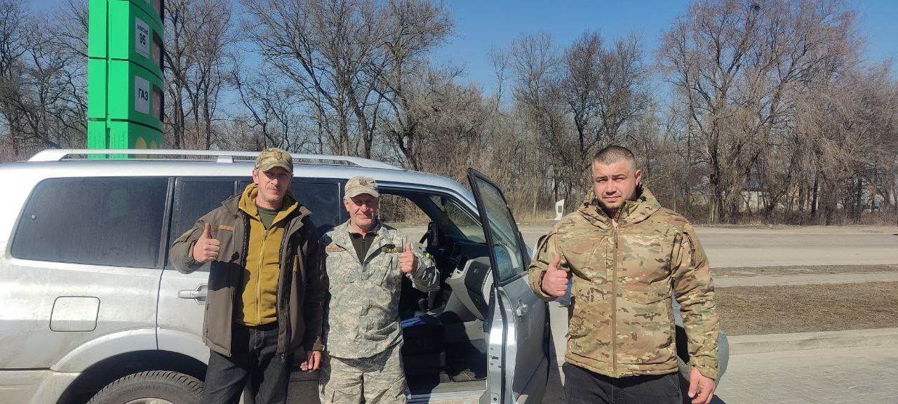 Учні та колектив кременчуцького ліцею допомогли передати автомобіль військовим