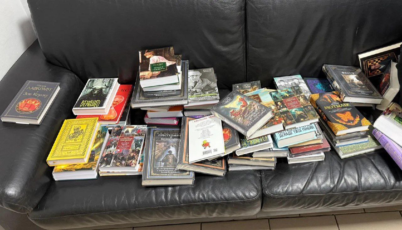 На кордоні затримали полтавця з книгами з Росії та Білорусі