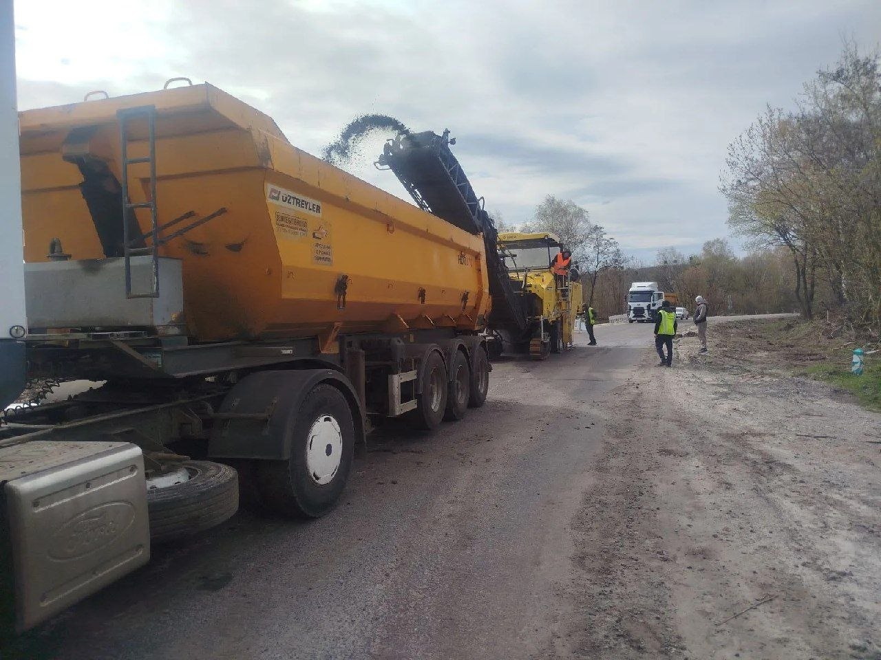 На Полтавщині триває ремонт дороги у напрямку Гадяча
