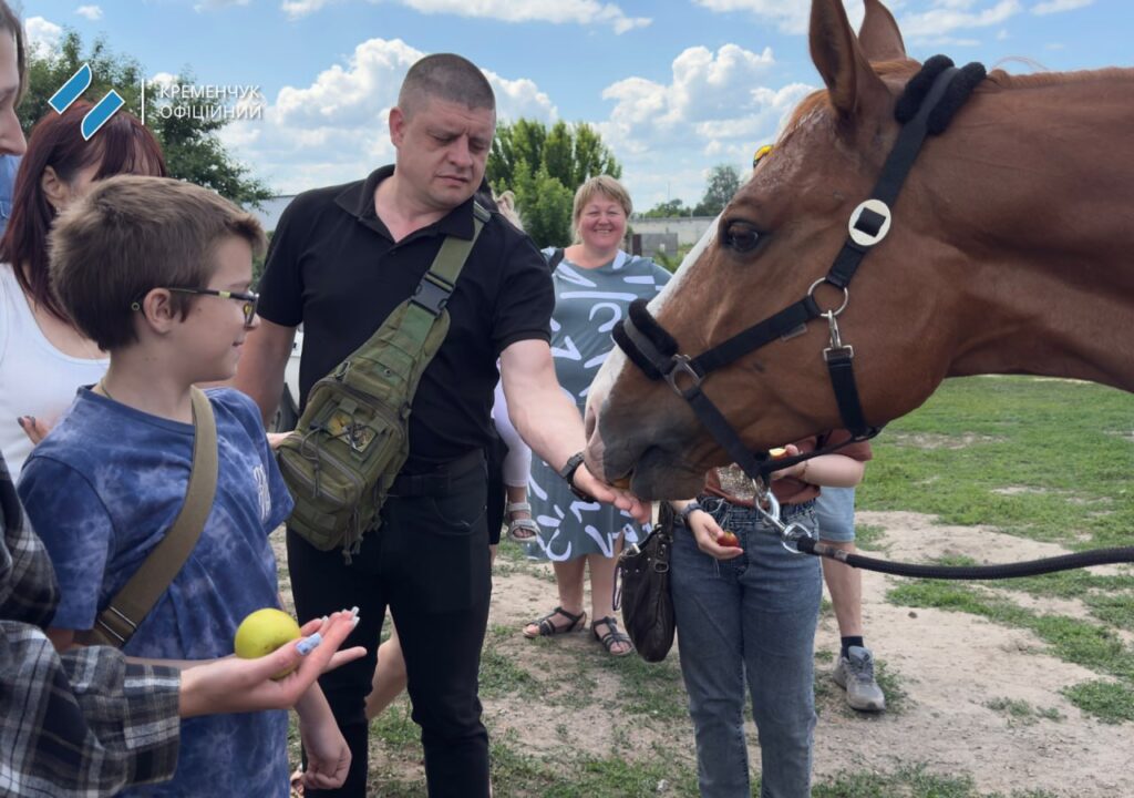 У Кременчуці для ветеранів війни та їхніх родин організували кінну прогулянку