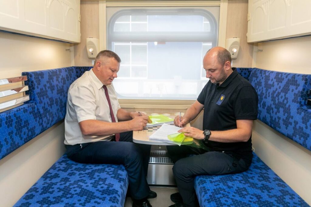 Крюківський вагонобудівний завод виготовить для Укрзалізниці 92 нові пасажирські вагони