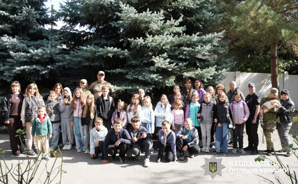 Поліцейські Полтавщини провели для дітей захід із безпеки та відповідального ставлення до тварин