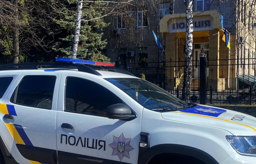На Полтавщині чоловік побив місцевого жителя та стріляв із рушниці: його затримала поліція